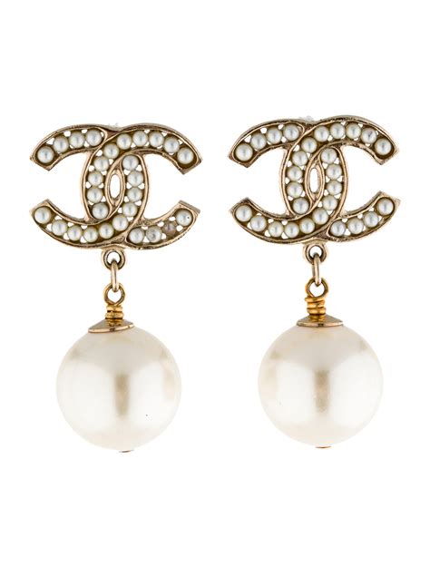 chanel cc earrings with pearl